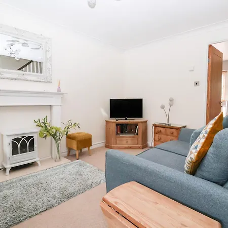 17 Fewster Way York
