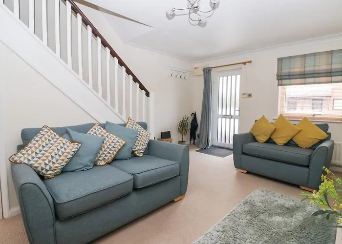 17 Fewster Way * York