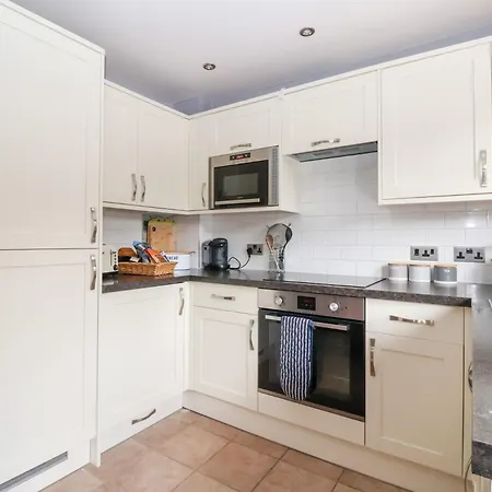 17 Fewster Way * York