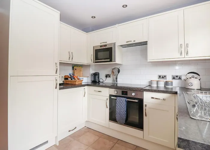 17 Fewster Way * Йорк